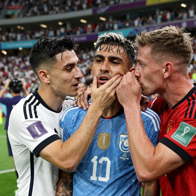World Cup 2026: Đại chiến vòng 1/32 và những giọt nước mắt vỡ òa